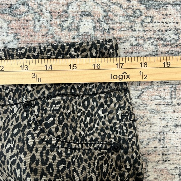 Chicos Leopard Print Pull On Pants Women’s Size 8 Stretch - Picture 12 of 16